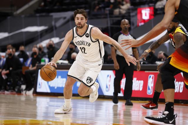 利字合砍63分三球空砍50分 雄鹿险胜黄蜂4连胜